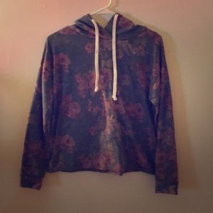 Long sleeved-hooded shirt